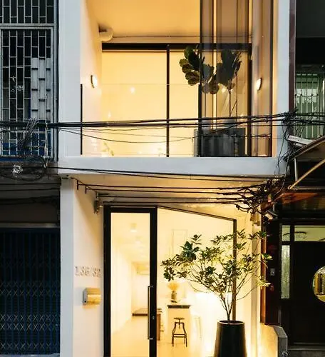 別墅 Miq_5br/silom Bts,mrt/wifi 1000mb/jacuzzi/16pax